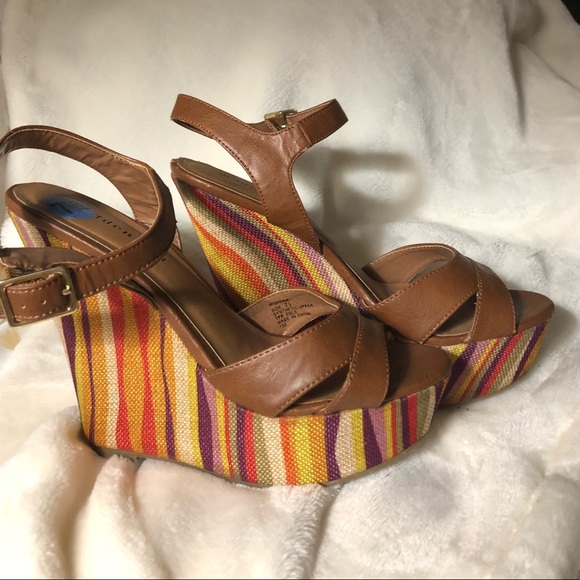 Madden Girl Wisperr - Picture 2 of 8